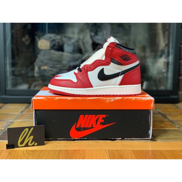 Size 6y 7.5w Air Jordan 1 Retro High OG “Chicago Lost & Found” Basketball Sneake - Picture 1 of 6